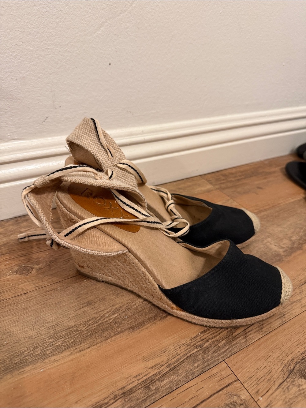 Roxy Black Canvas Espadrille Wedge Sandals with Natural Jute